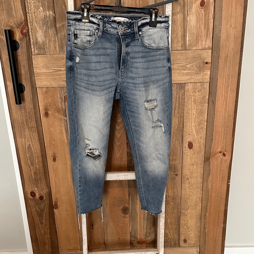 KanCan Distressed Ankle Jeans in Blue